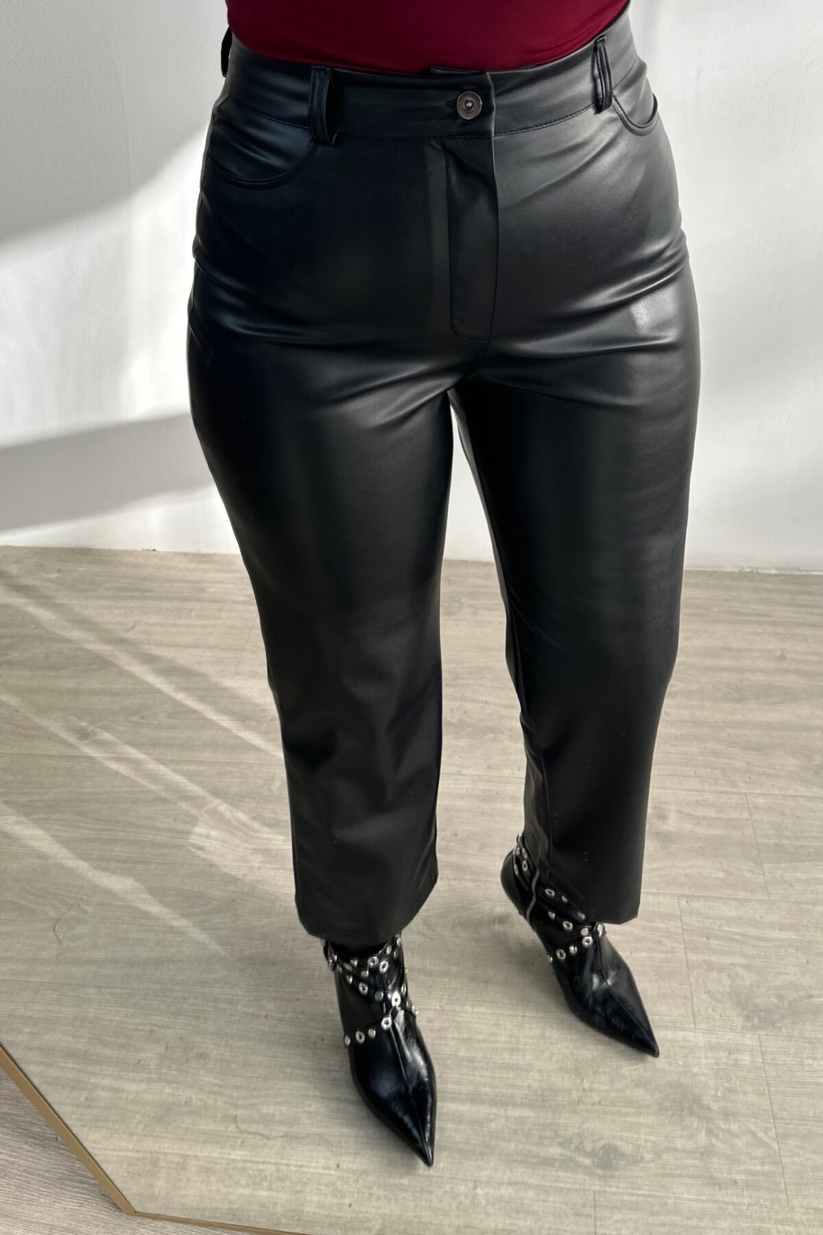 MNG Marka Yüksek Bel Şardonlu Siyah Deri Pantolon